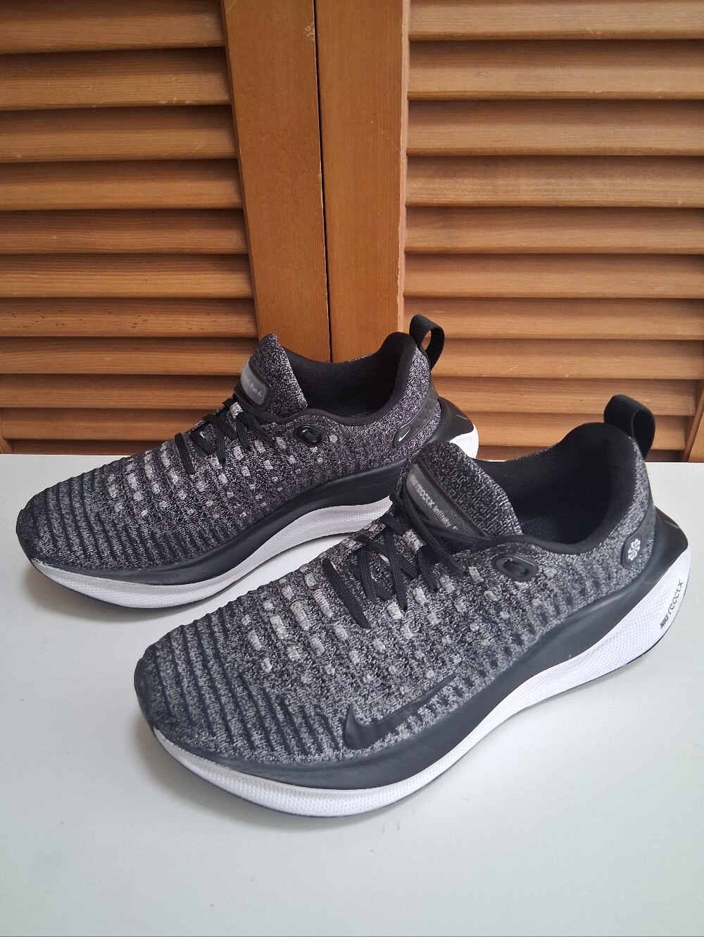 Nike ReactX Infinity Run 4 Oreo Womens Sneaker Shoes Black Grey White - Size 9
